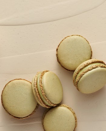 1 boite signature offerte dès 18 ou 24 macarons achetés